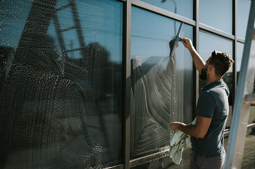 Window cleaners working together